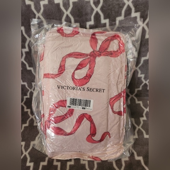 🎀Victoria’s Secret Ltd. Edition large plush sherpa blanket NWT NIP - Picture 9 of 12